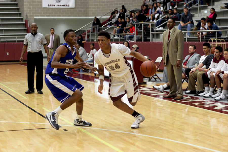 Senior Kaelin Love dribbles the ball on Friday, Nov. 15 against Dunbar.