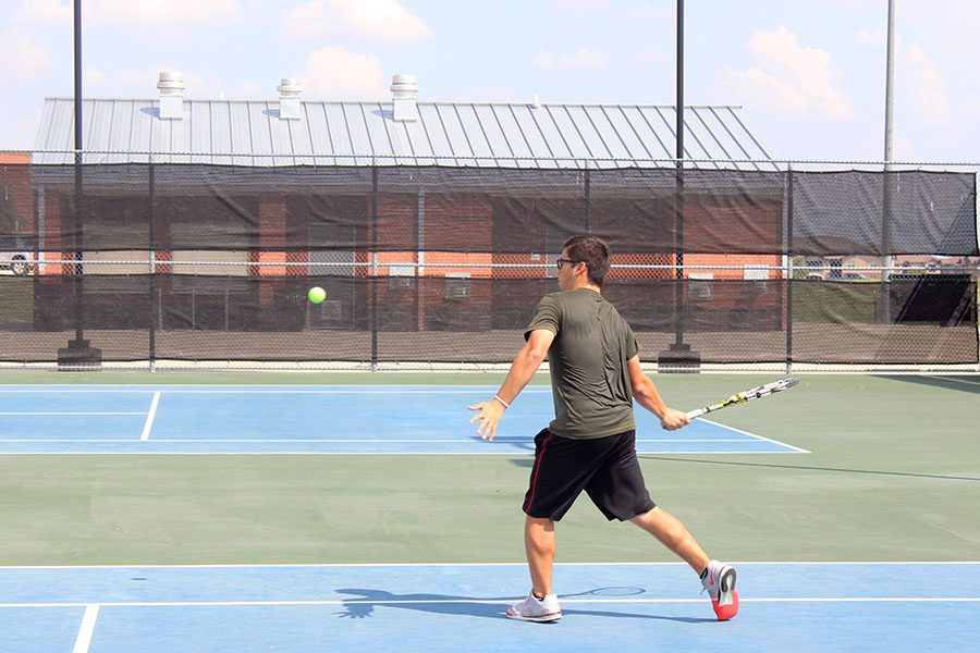 Senior+Gianluca+Rizzo%2C+who+will+be+competing+with+Harmon+principal+Tony+Fontana%2C+prepares+to+hit+the+ball+across+the+court+during+practice.