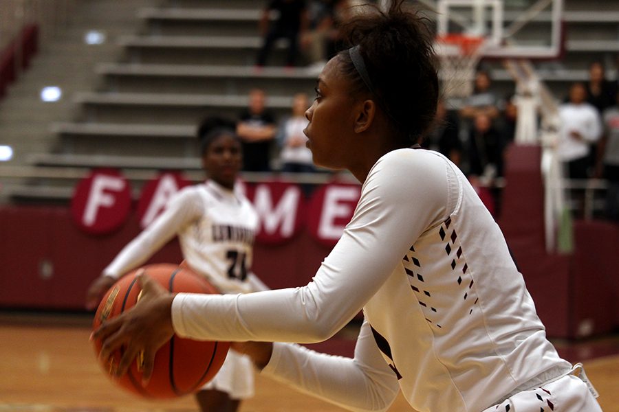 Junior+Kennadi+Lankford+looks+to+make+a+pass+to+a+teammate+during+the+game+on+Tuesday%2C+Nov.+8+against+Denton+Ryan.