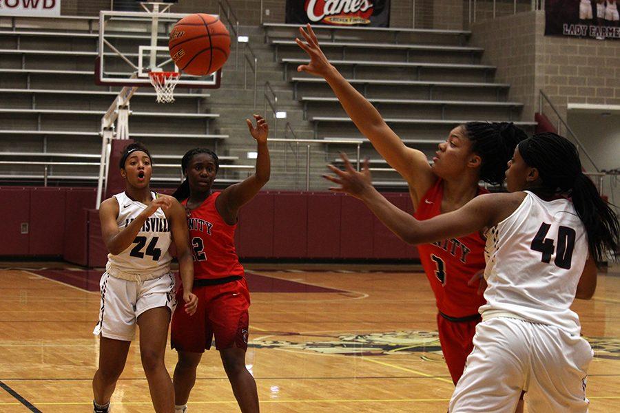 Senior+Amani+Alston+%2840%29+reaches+for+the+ball+after+junior+McKenzie+Bowie+%2824%29+passes+it.