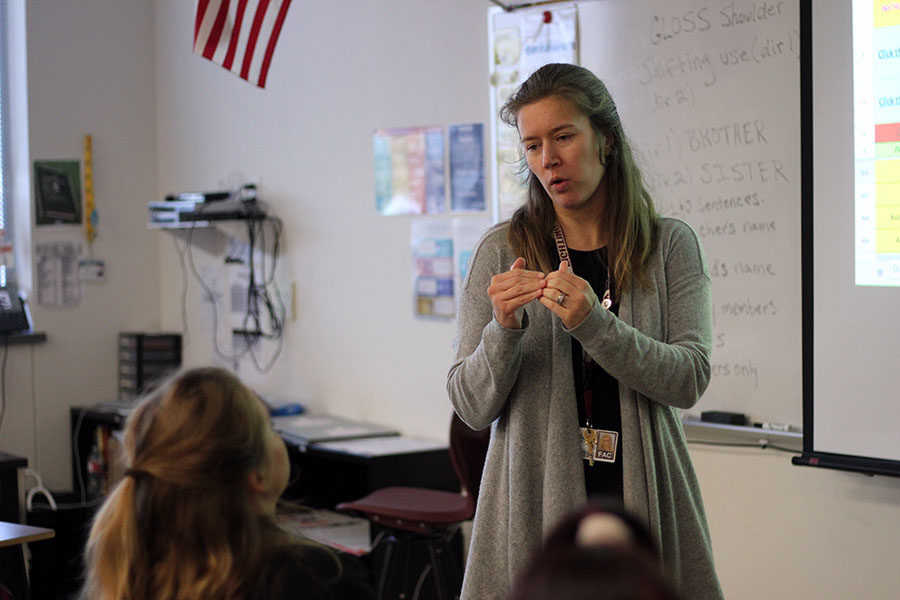 American+Sign+Language+teacher+Candice+Dodson+signs+to+a+student+during+ASL+club.+