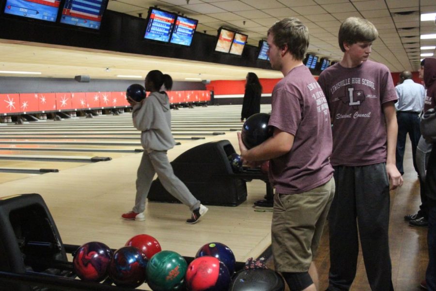 Senior+Connor+Mixson+and+junior+Ben+Olinger+wait+their+turns+to+bowl+as+sophomore+Eboni+Boston+bowls+in+the+next+lane.