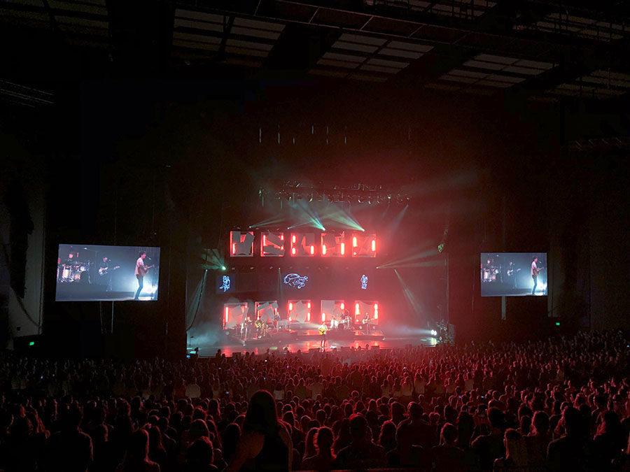Vance+Joy+wows+the+crowd+while+singing+%22Fire+and+the+Flood.%22