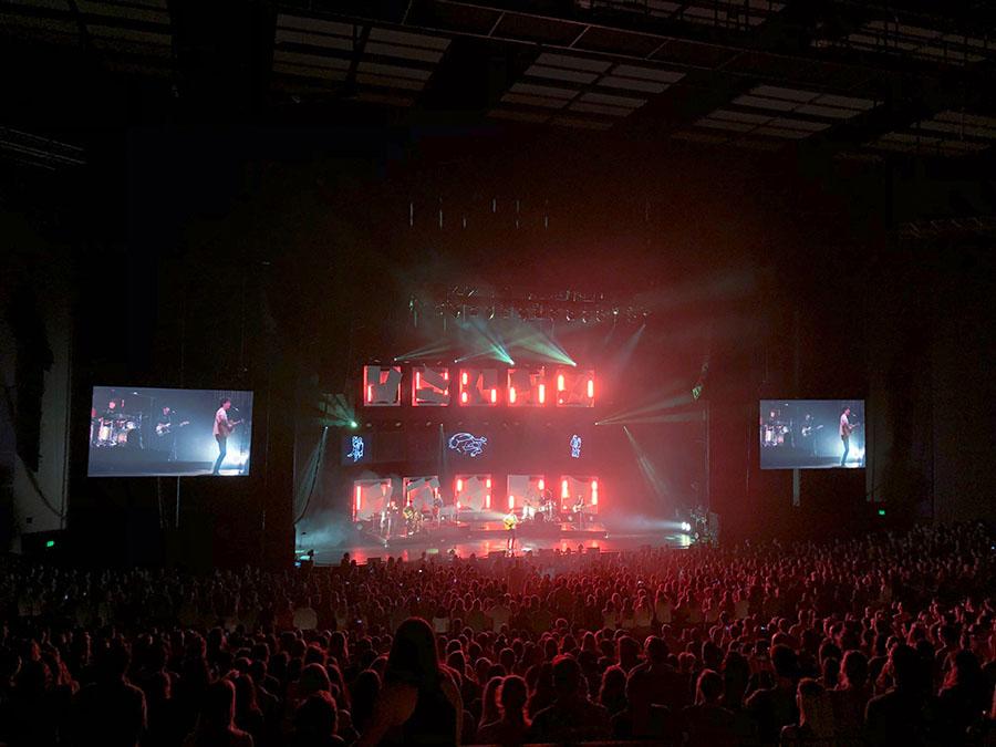 Vance Joy wows the crowd while singing