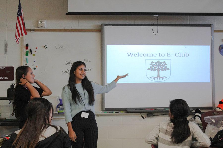 President+Jacqueline+Hernandez+and+vice+president+Jennifer+Saldivar+welcome+members+to+the+environmental+club+on+Tuesday%2C+August+28.