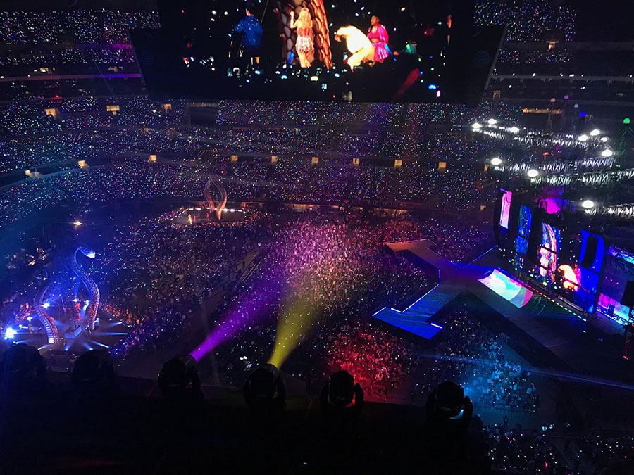 Taylor Swift performs