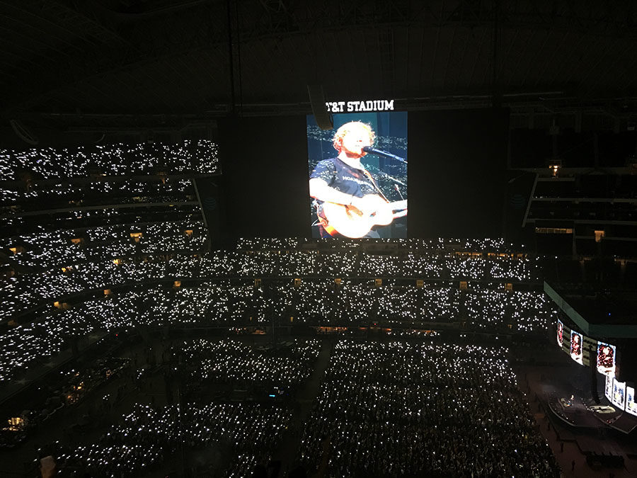 Fans+hold+up+flashlights+during+Ed+Sheeran%27s+performance+of+%22Perfect%22+on+Saturday%2C+Oct.+27.
