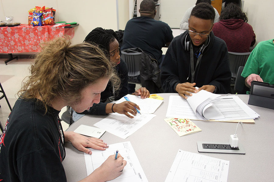 Senior+Nala+Hemingway+and+juniors+Isaiah+Williams+and+Mica+Adams+evaluate+the+research+they%27ve+done+for+their+project+during+class+on+Wednesday%2C+Dec.+19.