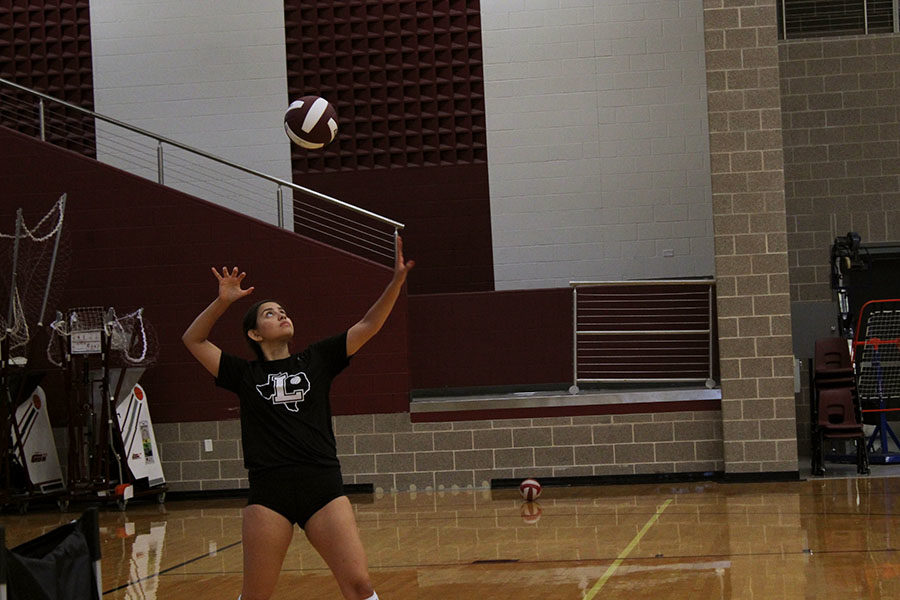 Senior+captain+Audrey+Rodriguez+serves+the+ball+at+varsity+practice+during+first+period+on+Friday%2C+Sept.+6.