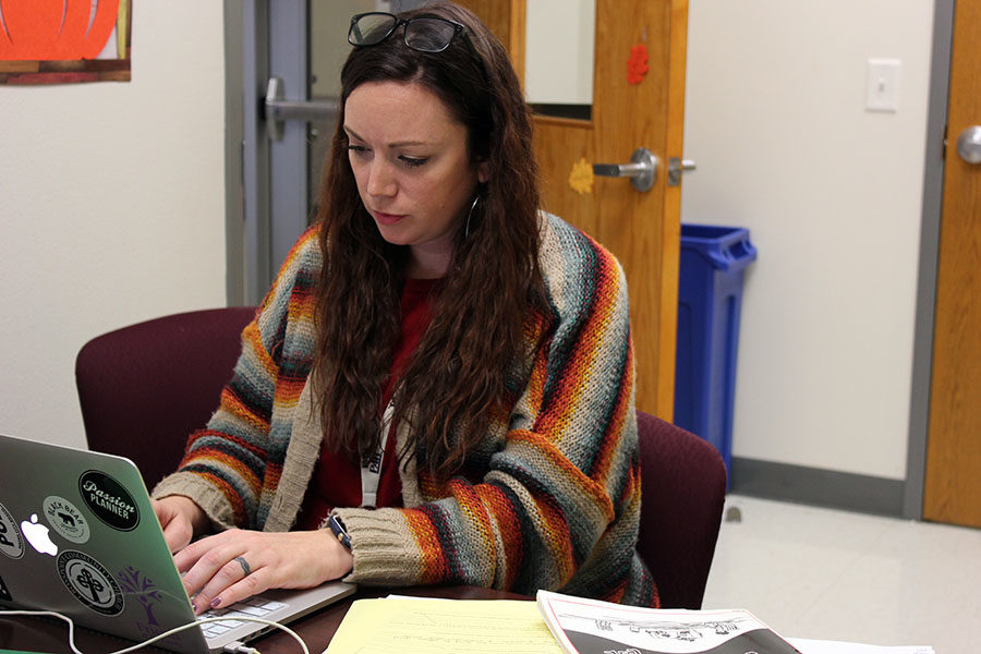 TWU+psychology+practicum+student+Jesse+Allen+looks+through+reports+on+her+laptop+during+block+lunch+on+Wednesday%2C+Oct.+30.