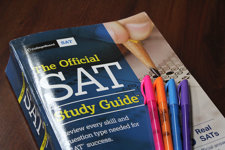 Students+use+SAT+study+books+to+prepare+for+the+PSAT+and+SAT.